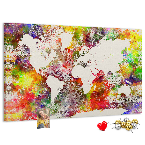 Korktafel mit farbenfroher Weltkarte im Aquarellstil