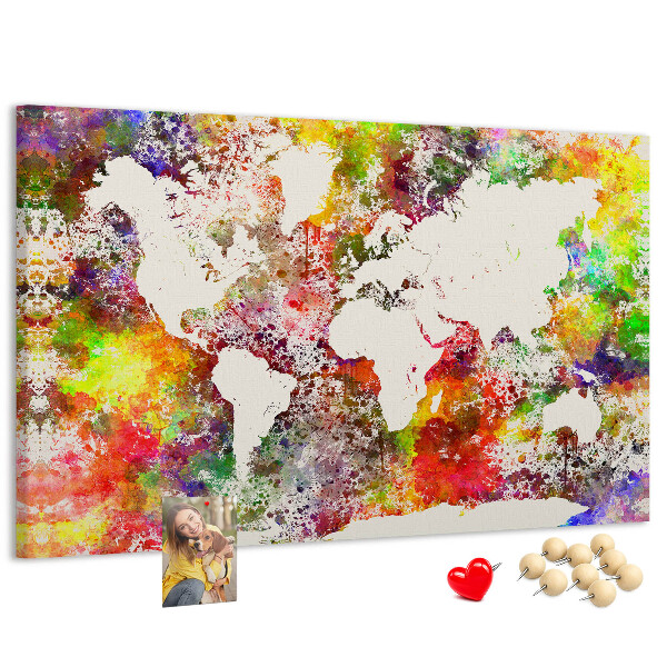 Korktafel mit farbenfroher Weltkarte im Aquarellstil