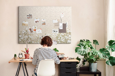 Kork-Pinnwand mit Motiv zarte Blüten auf neutralem Hintergrund