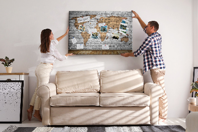 Weltkarte auf Korkrückwand Motiv Backsteinmauer