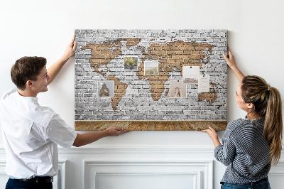 Weltkarte auf Korkrückwand Motiv Backsteinmauer