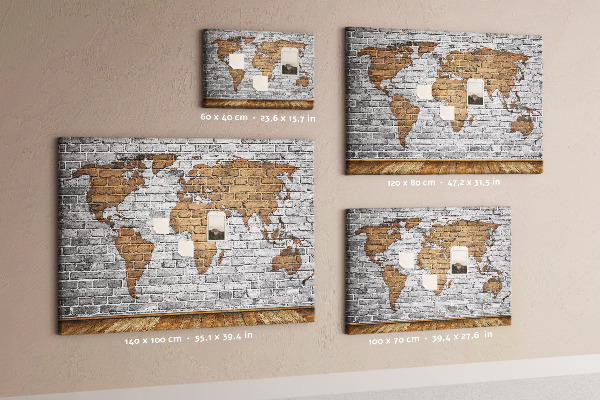 Weltkarte auf Korkrückwand Motiv Backsteinmauer