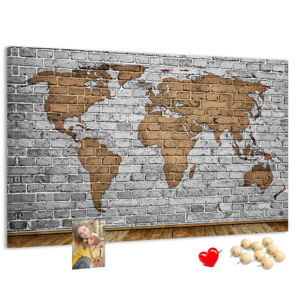 Weltkarte auf Korkrückwand Motiv Backsteinmauer