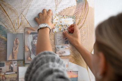 Bild mit Korkrückwand goldene Blätter auf hellem Hintergrund