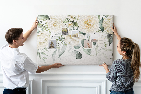 Kork-Pinnwand mit zartem Blumenmuster