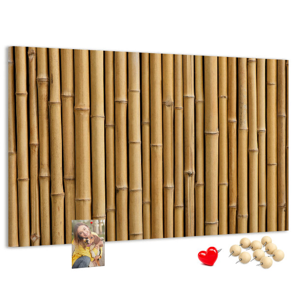 Korktafel mit natürlichem Bambusholz-Hintergrund