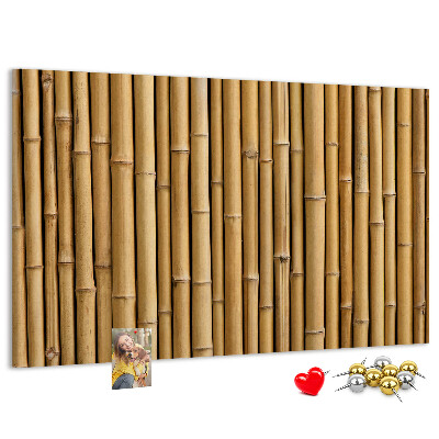 Korktafel mit natürlichem Bambusholz-Hintergrund