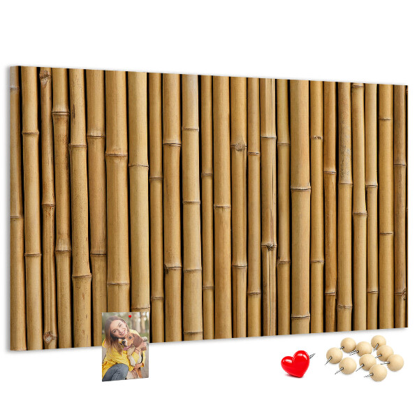 Korktafel mit natürlichem Bambusholz-Hintergrund
