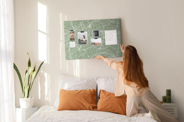 Bild mit Korkrückwand Blattmuster mit feinen Linien