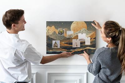 Korktafel mit Berglandschaft und Mondmotiv