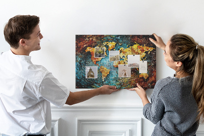 Korktafel farbenfrohe Weltkarte im abstrakten Stil