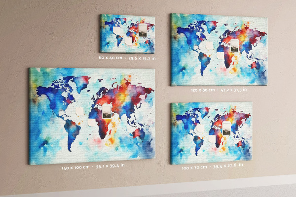 Pinnwand aus Kork mit buntem Aquarell-Weltkartenmotiv