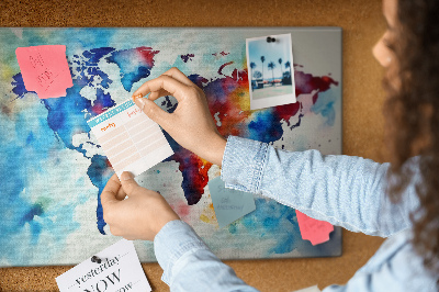 Pinnwand aus Kork mit buntem Aquarell-Weltkartenmotiv