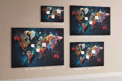 Korkbild farbenfrohe Weltkarte auf dunklem Hintergrund