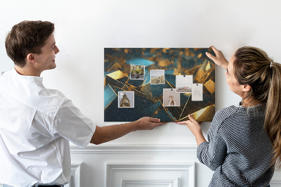 Korkpinnwand mit goldenen und blauen geometrischen Formen