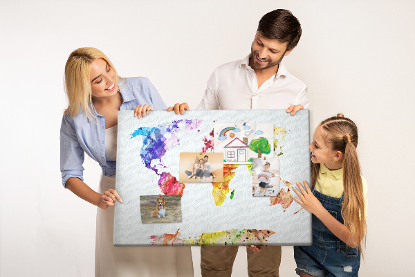Bunte Aquarell-Weltkarte mit Korkrückwand
