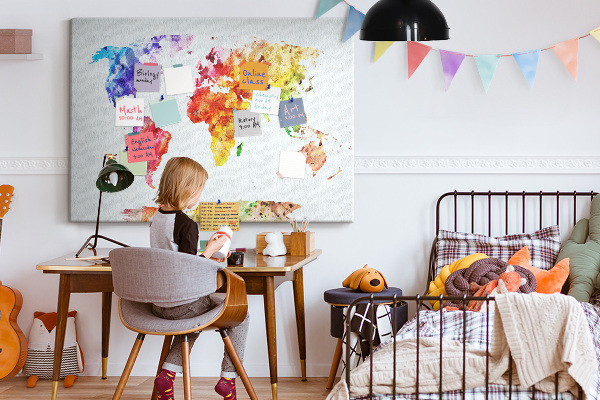 Bunte Aquarell-Weltkarte mit Korkrückwand