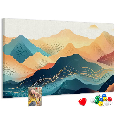 Korktafel mit abstraktem Bergmotiv in Pastelltönen