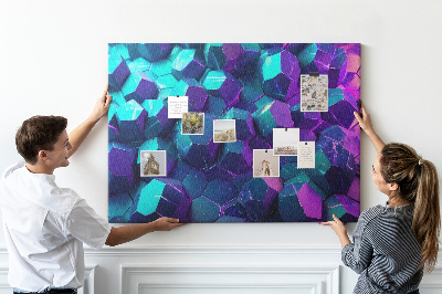 Kork-Pinnwand mit geometrischen Strukturen in Violetttönen