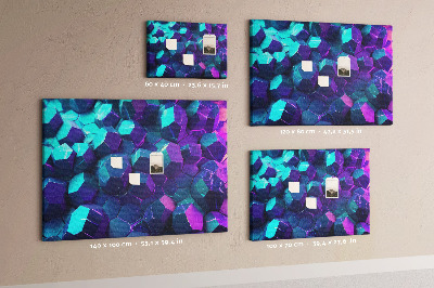 Kork-Pinnwand mit geometrischen Strukturen in Violetttönen