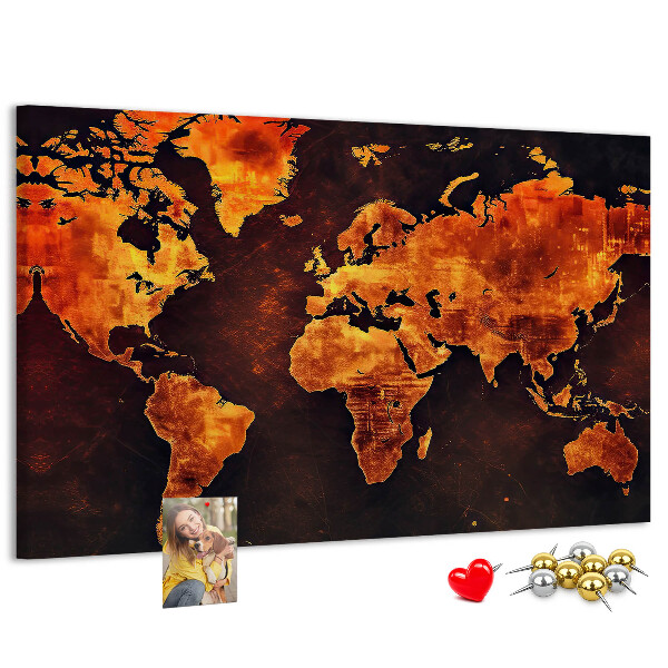 Korktafel mit Motiv einer goldenen Weltkarte auf braunem Hintergrund