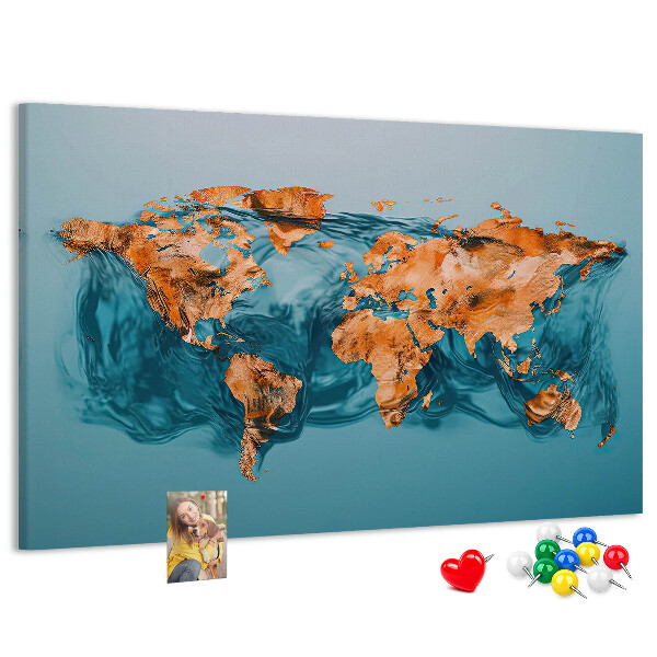 Weltkarte aus kräuselndem Wasser mit Korkrückwand