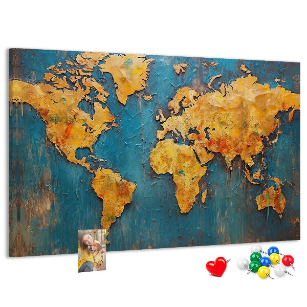 Korktafel mit Weltkarte in warmen Brauntönen