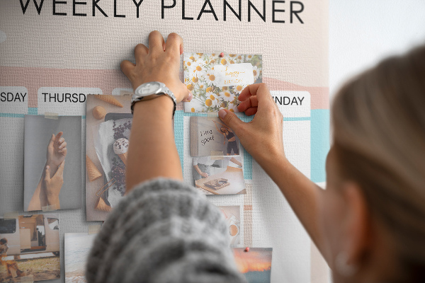 Kork-Pinnwand Wochenplaner mit sommerlichem Strandmotiv