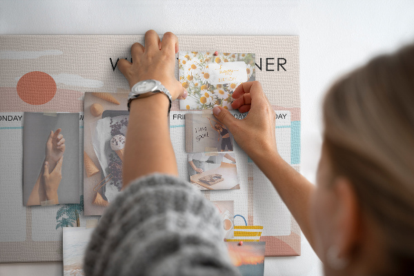 Kork-Pinnwand Wochenplaner mit sommerlichem Strandmotiv