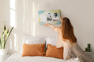 Korkbild mit farbenfrohen Formen in zarten Tönen