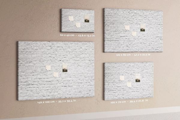 Korktafel mit weißem Backsteinmauer-Motiv und bunten Reißzwecken