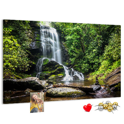 Pinnwand aus Kork mit Motiv Wasserfall in einem grünen Bergwald