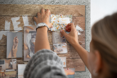 Willkommensschild aus Holz mit Korkbild-Inschrift