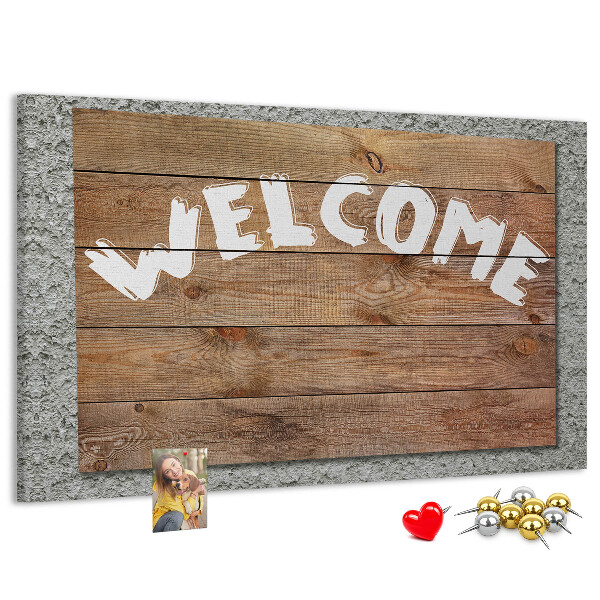 Willkommensschild aus Holz mit Korkbild-Inschrift