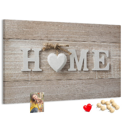 Kork-Pinnwand mit stilvollem HOME-Schriftzug und Herz