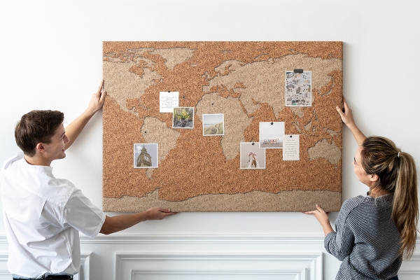 Korktafel mit Weltkartenmotiv
