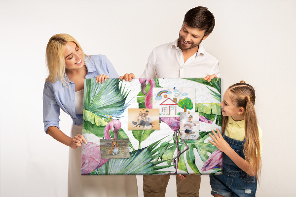 Kork-Pinnwand mit Motiv Rosa Flamingos in tropischer Umgebung