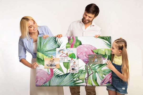 Kork-Pinnwand mit Motiv Rosa Flamingos in tropischer Umgebung