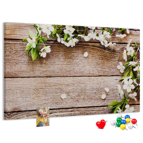 Korkbild mit Blumen auf einem Holzbrett-Hintergrund