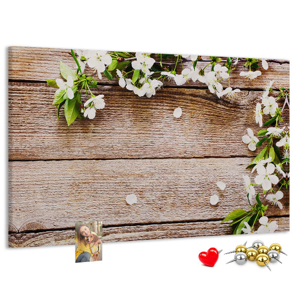 Korkbild mit Blumen auf einem Holzbrett-Hintergrund