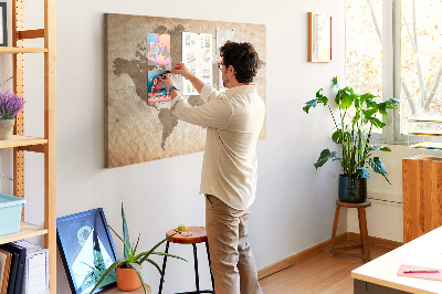 Weltkarte mit Korkrückwand in Brauntönen
