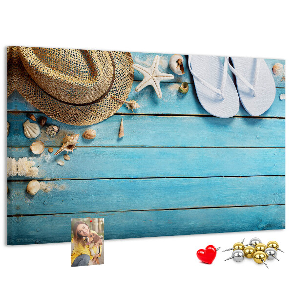 Korkbild sommerliche Strandaccessoires bei Sonnenschein