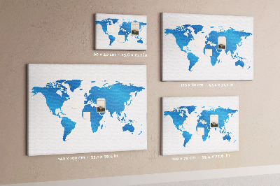 Weltkarte auf Korkrückwand blaue Weltkarte auf weißem Hintergrund