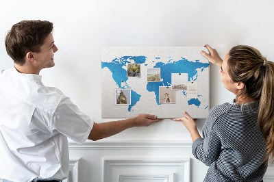 Weltkarte auf Korkrückwand blaue Weltkarte auf weißem Hintergrund