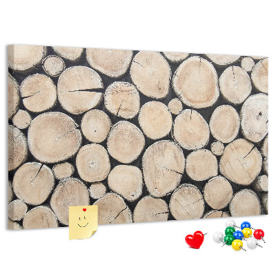 Korktafel mit Hintergrund aus natürlichen Holzkreisen