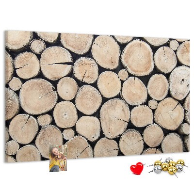 Korktafel mit Hintergrund aus natürlichen Holzkreisen