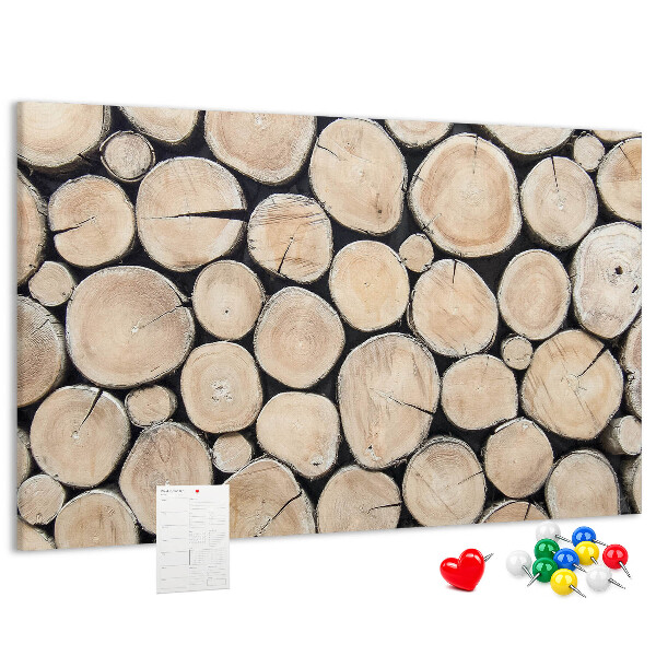 Korktafel mit Hintergrund aus natürlichen Holzkreisen