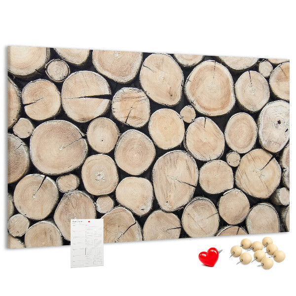 Korktafel mit Hintergrund aus natürlichen Holzkreisen