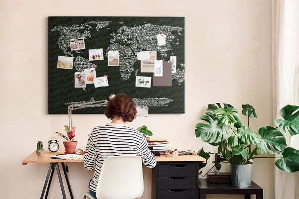 Weltkarte mit Korkrückwand in Textform