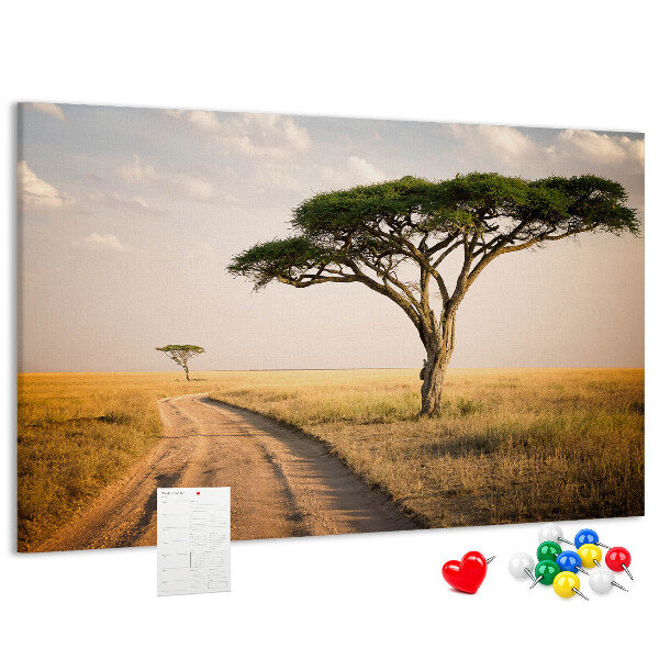 Korktafel mit afrikanischer Landschaft und Baum